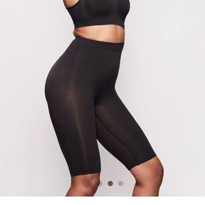 SKIMS SCULPTING SHORT